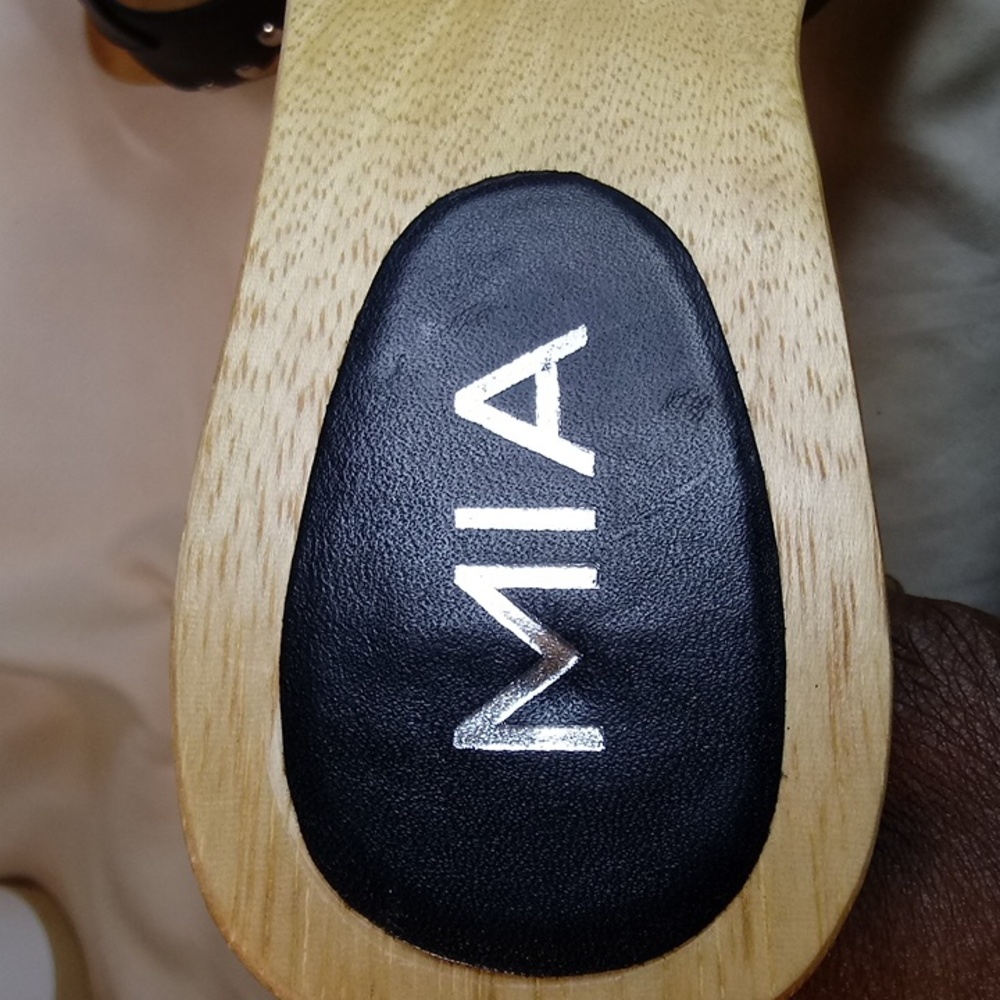 MIA - Picture 4 of 6